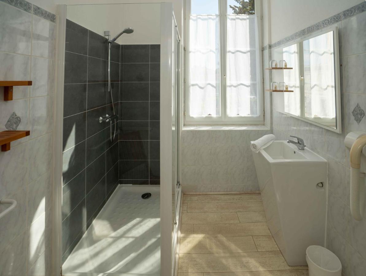 Hotel Le Square Saint-Pierre-d'Oleron Kültér fotó