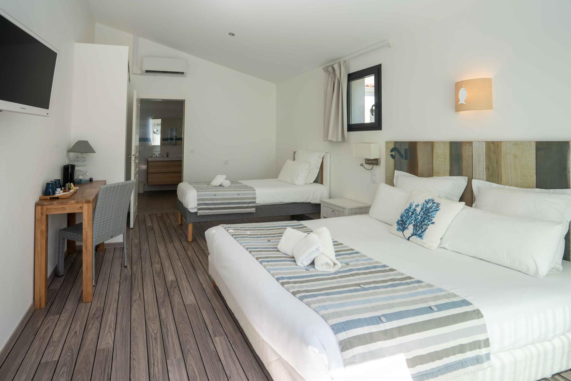 Hotel Le Square Saint-Pierre-d'Oleron Kültér fotó